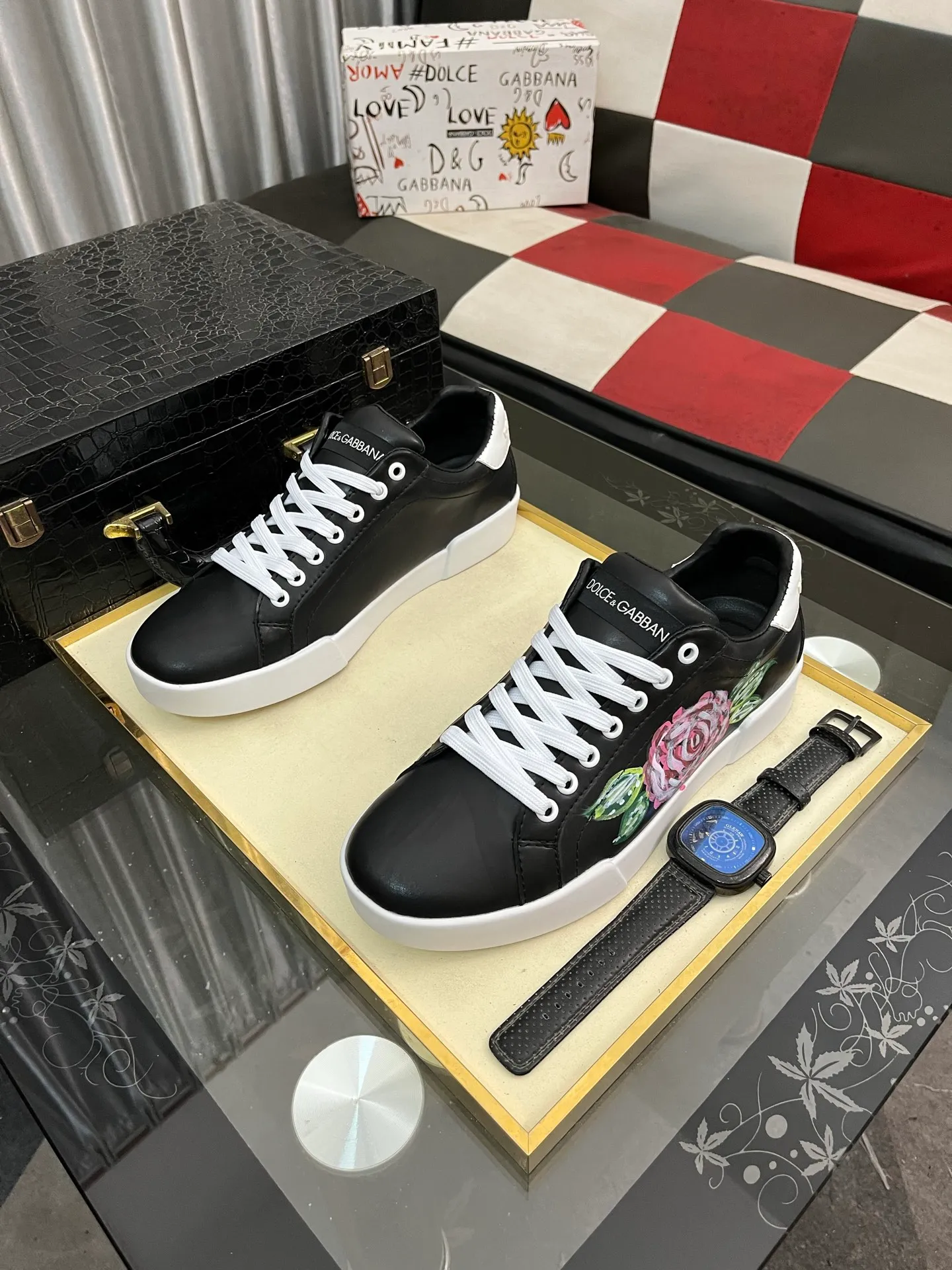 Men's shoes 💰440⌚️⌚️DG's latest popular 🔥🔥casual shoes, the tongue has the brand's iconic details, and the combination of silk cowhide and cow suede enhances the style. Fashionable and versatile, it can complement any look. Create an exquisite design with unique dynamic vitality and modern atmosphere, showing modern elegance. Size: 35-46